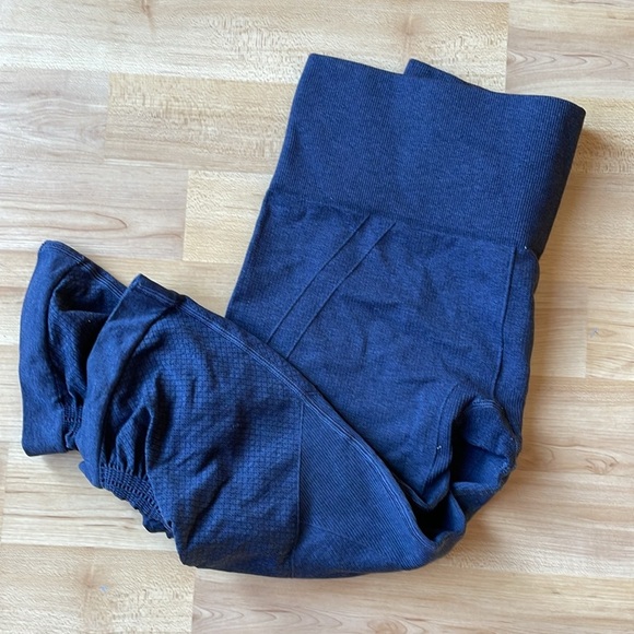 Lululemon In the flow seamless crop leggings - Picture 3 of 5